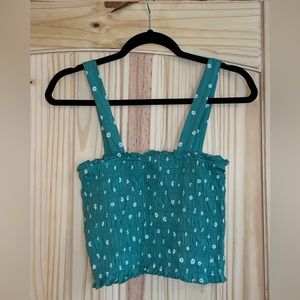 AE crop top green w/white daisies